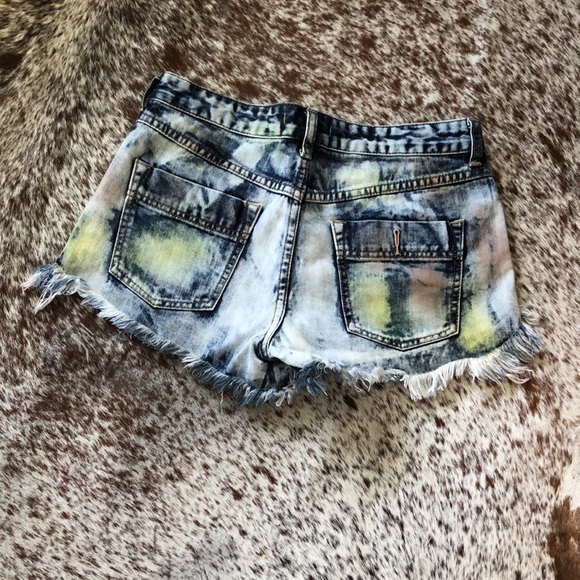 Free People Tie Dye Raw Hem Shorts - Picture 3 of 11